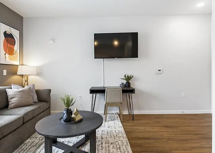 Landing Modern With Amazing Amenities * Columbus